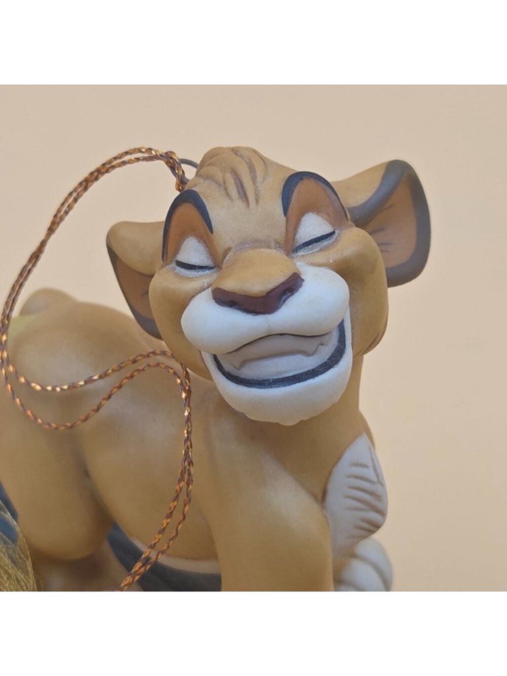 WDCC The Lion King Hakuna Matata Simba Annual Ornament - Picture 13 of 15